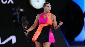 LPL最能“宫斗”战队诞生！连换八位首发选手，终于拿到全球首胜